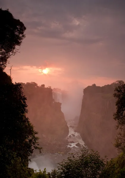 Victoria Falls v Zimbabwe. — Stock fotografie