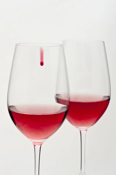 Two glasses of red wine in soft white light — Stock Photo, Image