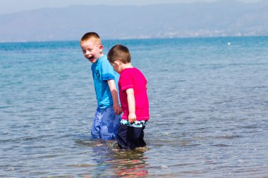 küçük çocuk onun tatil keyfi