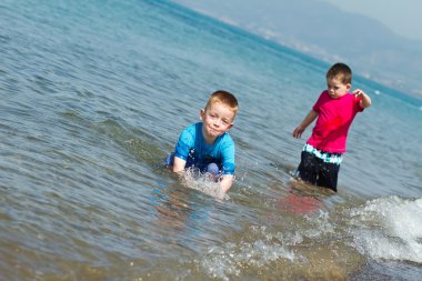 küçük çocuk onun tatil keyfi