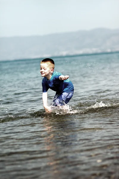 Mały chłopiec jego wakacje — Zdjęcie stockowe