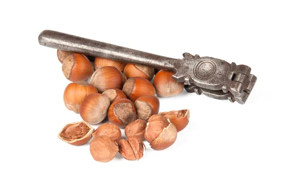 Nötter med en nötknäppare — Stockfoto