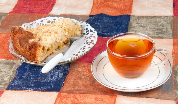 Cake and tea on — Stock Photo, Image