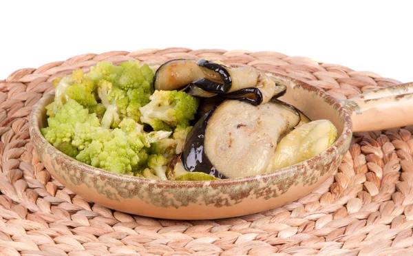 Grönsaker stekt i en stekpanna — Stockfoto