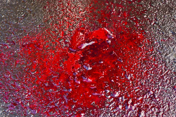Кровь на асфальте — стоковое фото