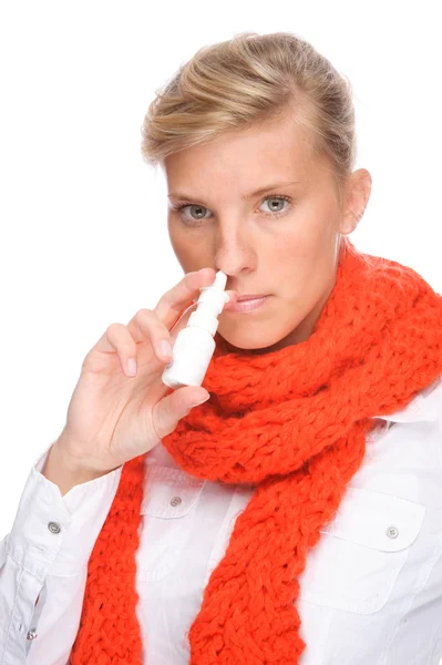 Mulher com spray nasal — Fotografia de Stock