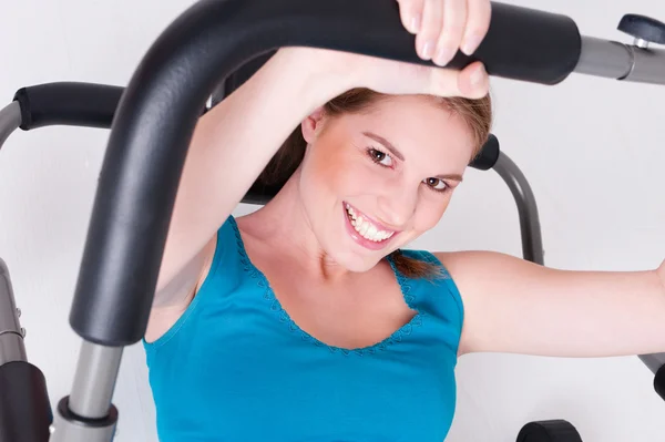 Woman in gym — Stock Photo, Image