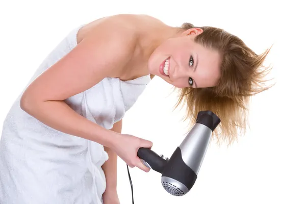 Kadın saç kurutma makinesi ile — Stok fotoğraf