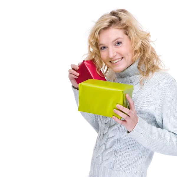 Frau mit Geschenken — Stockfoto
