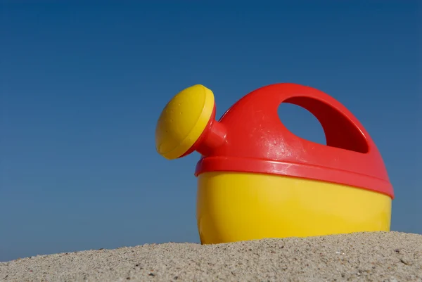 Leksak på stranden — Stockfoto