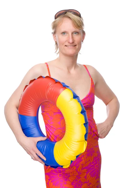 Kobieta z pływających opon — Zdjęcie stockowe