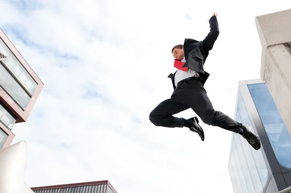 若いビジネス男をジャンプ。 — ストック写真