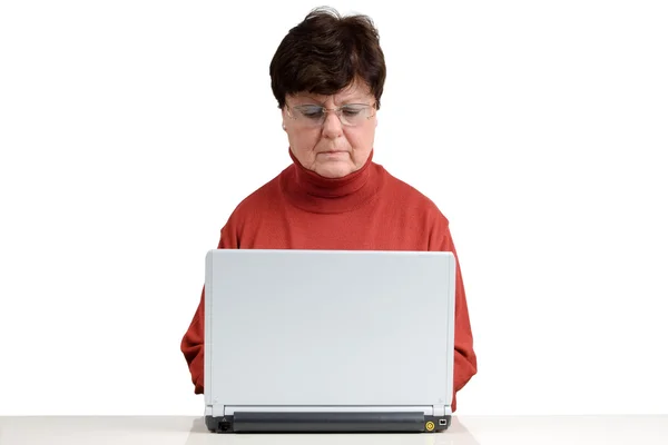 Senior vrouw met een notebook — Stockfoto