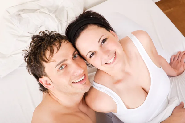 Paar im Bett — Stockfoto
