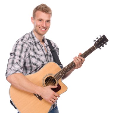 Gitarlı genç adam.
