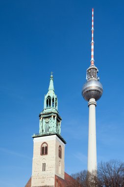 Berlin alexanderplatz - tv Kulesi ve marienkirche