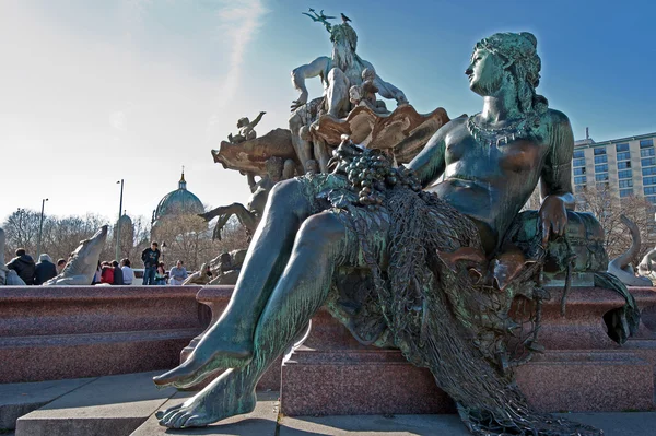 柏林亚历山大广场-neptunbrunnen — 图库照片