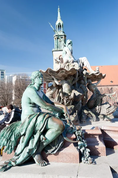 Berlin Alexanderplatz – Neptunbrunnen and Marienkirche — Stock Photo, Image
