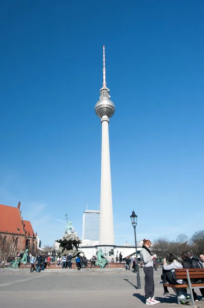 Берлин Alexanderplatz - Телебашня и Нептунбруннен — стоковое фото