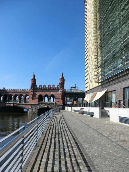 Berlin east port - view to the Spree past on the upper tree bridge — Stock Photo, Image