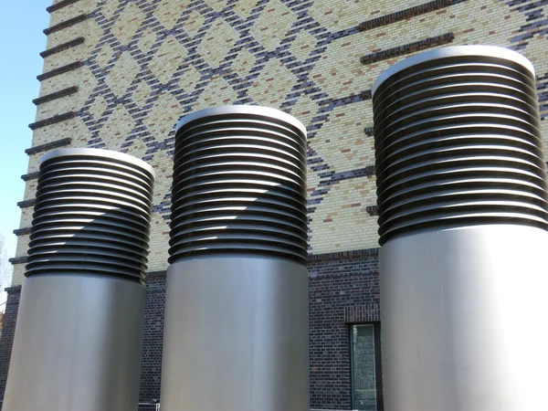 Berlino porto orientale - colonne di ventilazione prima di un ricordo — Foto Stock