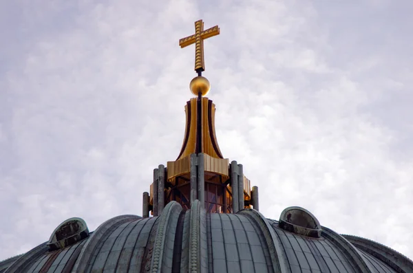 ベルリンか。ベルリン大聖堂?Kuppel mit Doppelkreuz — ストック写真