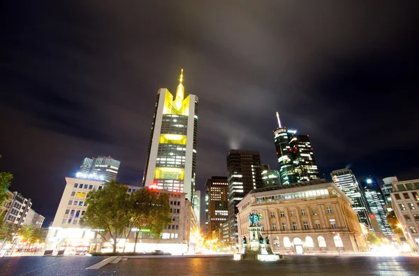 Frankfurt downtown på natten — Stockfoto