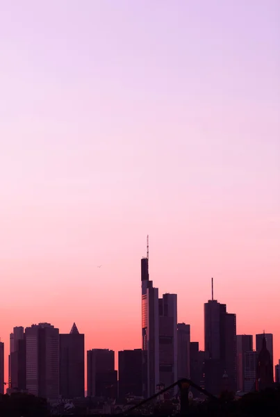 Frankfurt panoramę panoramę miasta o zachodzie słońca — Zdjęcie stockowe