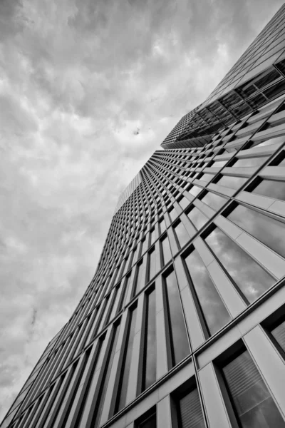 Wolkenkratzer in Frankfurt City in den Wolken — Stockfoto