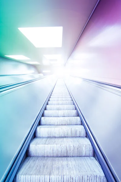 Tunnel en verre abstrait de la station de métro — Photo