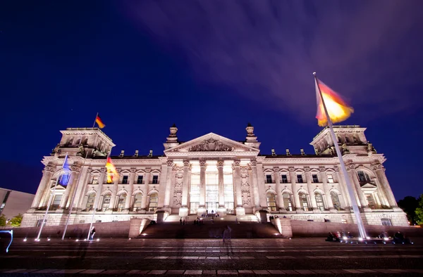 Reichstag in Berlin at night — Stock Photo, Image