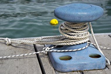 Mooring rope and bollard clipart