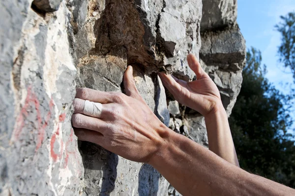 Klimmen op kalksteen — Stockfoto