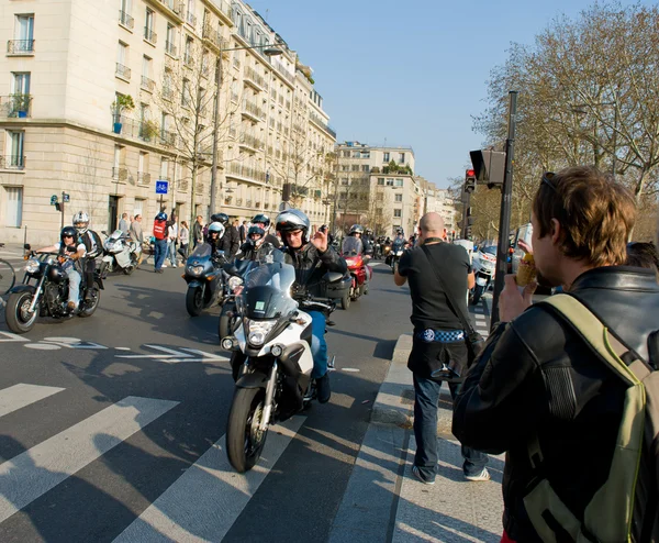 Paris, Fransa, 25 Mart 2012 - bisikletçileri tezahürü de paris