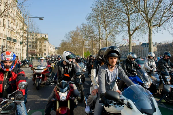 Paris, Fransa, 25 Mart 2012 - bisikletçileri tezahürü de paris