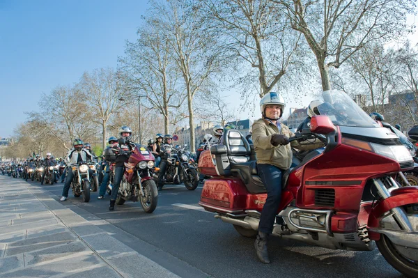 Paris, Fransa, 25 Mart 2012 - bisikletçileri tezahürü de paris