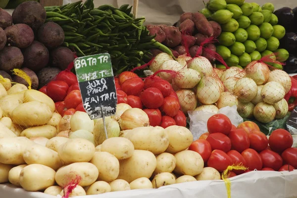 Legumes em um mercado de rua — Fotografia de Stock