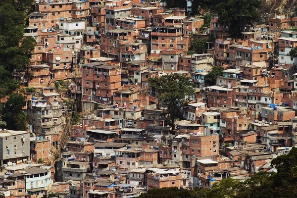 Shacks in the Favellas, um bairro pobre do Rio de Janeiro — Fotografia de Stock