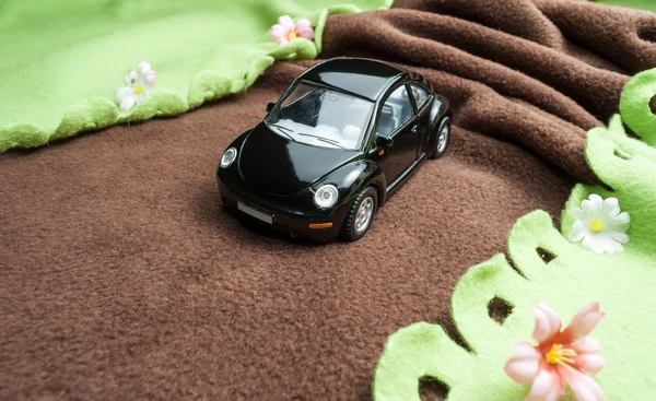 Speelgoed auto op de weg. — Stockfoto