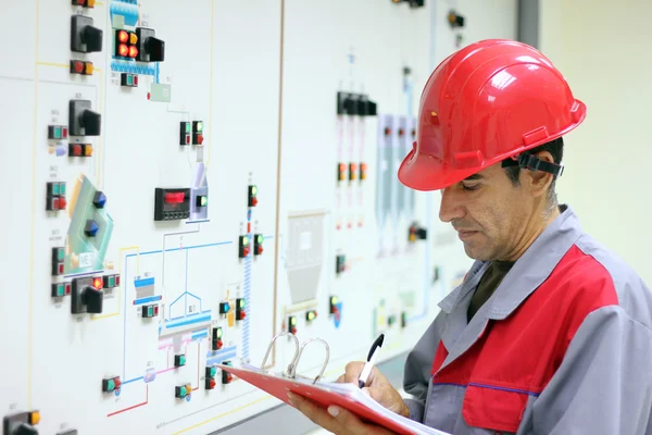 Engineer In Control Room — Stock Photo, Image