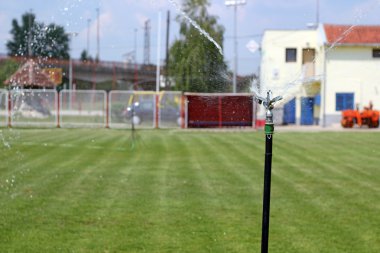 bir futbol sahası üzerinde makarası