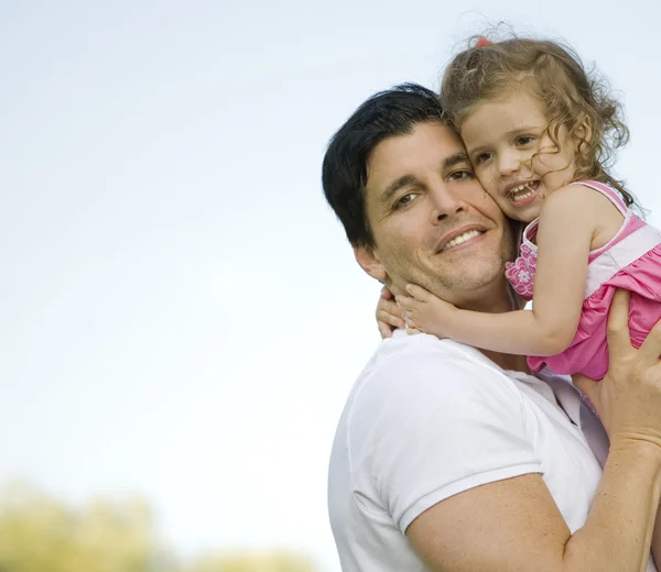 Vater und Tochter im Freien — Stockfoto