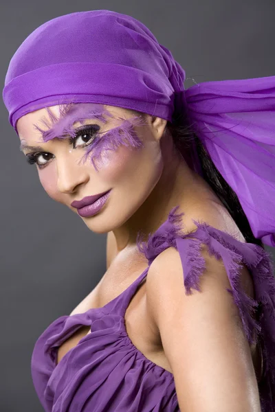 Женщина в пурпуре — стоковое фото