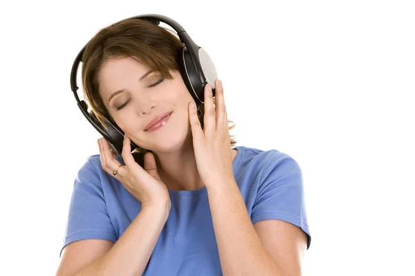 Frau hört Musik — Stockfoto