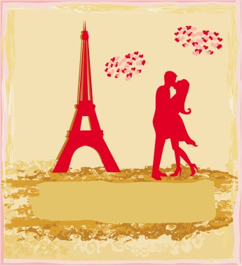 Paris 'te Eyfel Kulesi Retro kartının yanında öpüşen romantik bir çift.