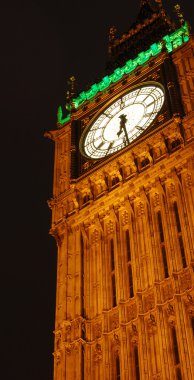 büyük ben gece Londra'da alev aldı.