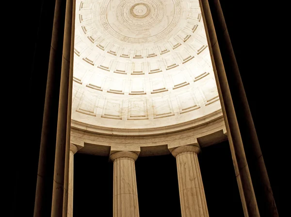 Kolumny monumentalne — Zdjęcie stockowe
