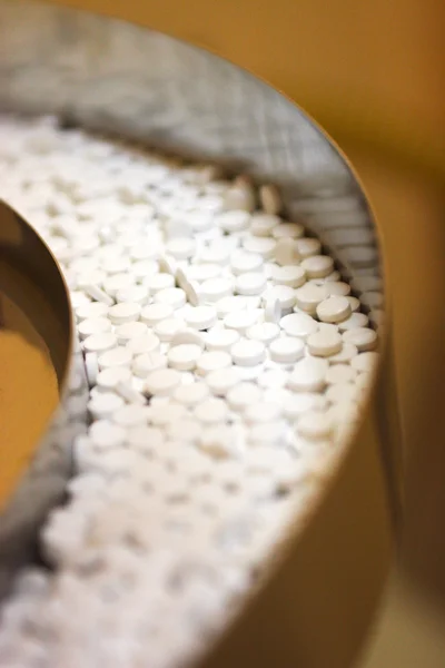 Pilules dans une industrie pharmaceutique — Photo
