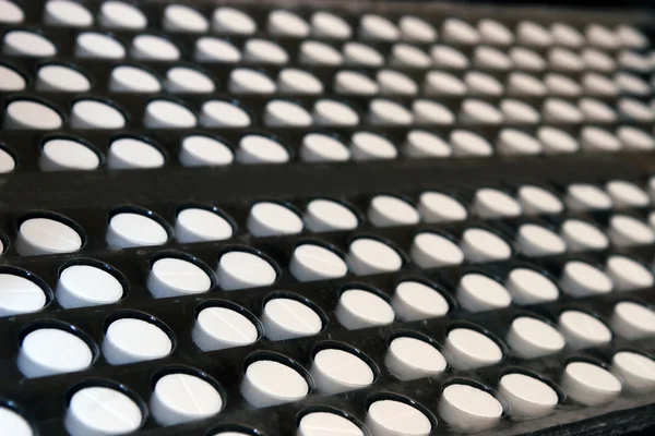 Таблетки в фармацевтической промышленности — стоковое фото