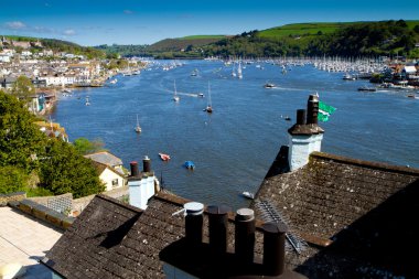 dartmouth, nehir dart ve kingswear sahil yolu Devon, İngiltere'den bir görünüm